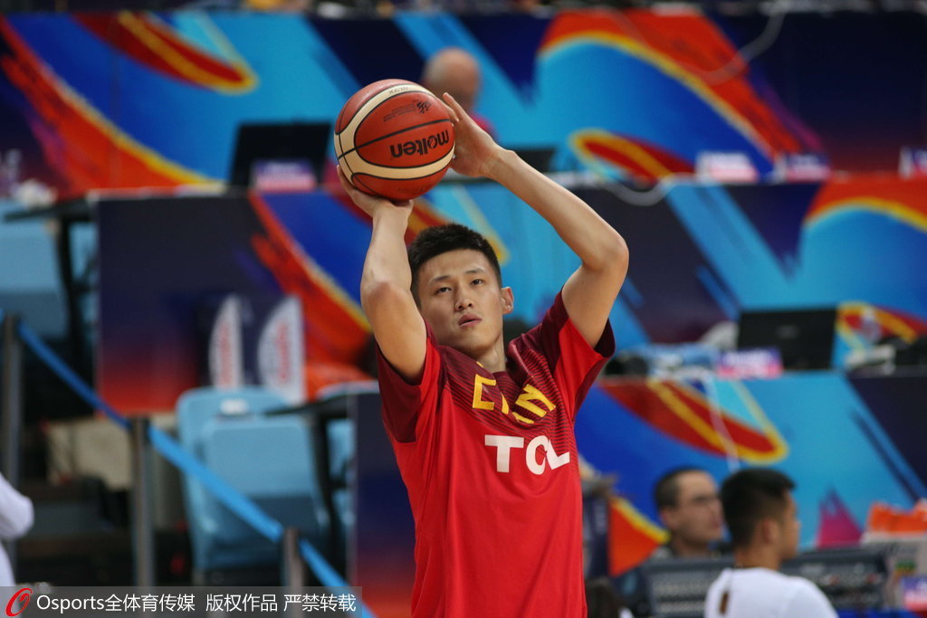 乐鱼体育官网-上海久事训练开放日，今晨队长鼓劲引欢呼，意甲在即，数据趋势出现新变化