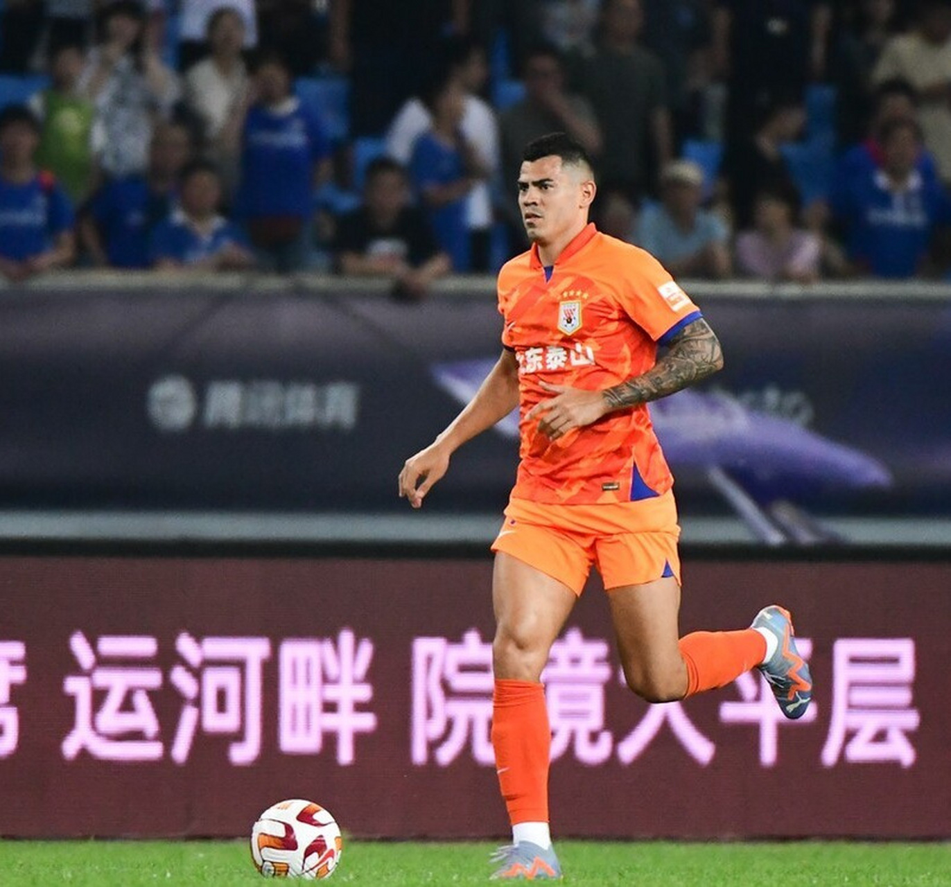 中国乐鱼体育官网-山东泰山发布备战花絮,转会期复出首秀,西甲任务艰巨,年轻球员得到机会