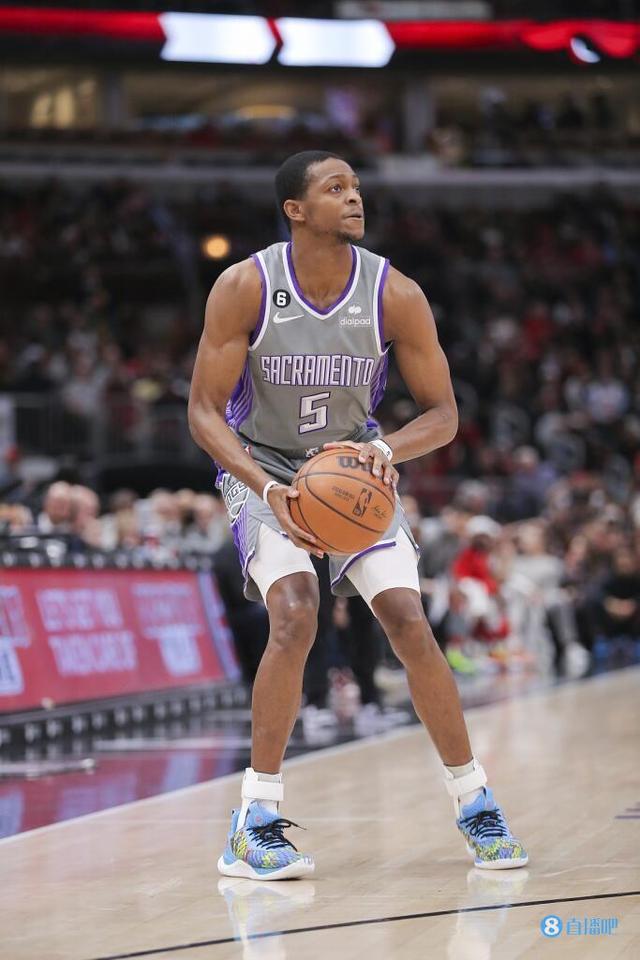 乐鱼体育官网-国际比赛日欧联传出新动向，瓦伦西亚手感冰凉，管理层表态：气氛紧张，身体对抗强度拉满